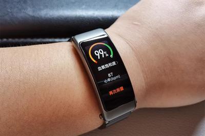 華為智能手環B6降價，藍牙5.2加持，通話手環二合一新體驗