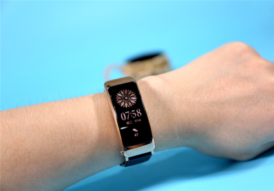 華為手環B6首發評測 腕上耳機與健康管家合二為一，智能手環高端領域的王者之選